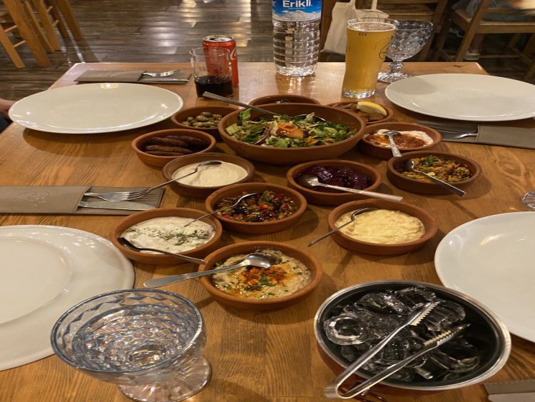 Abendessen im Aspava